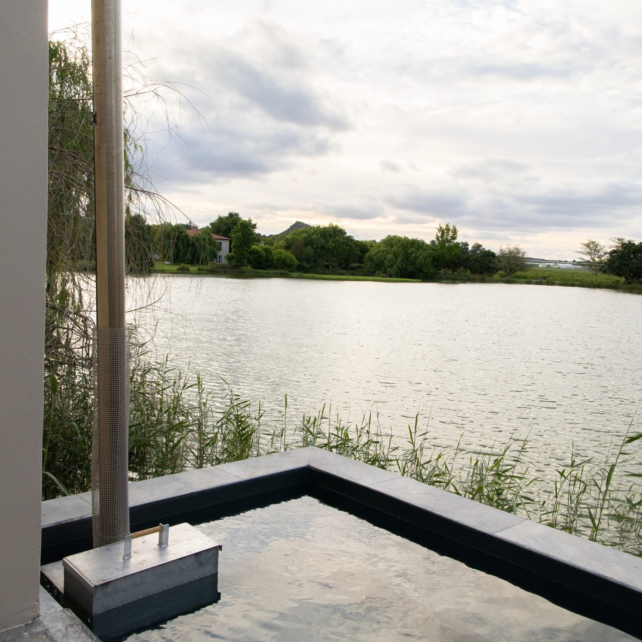 Lakeside Glamping Chardonnay (12)