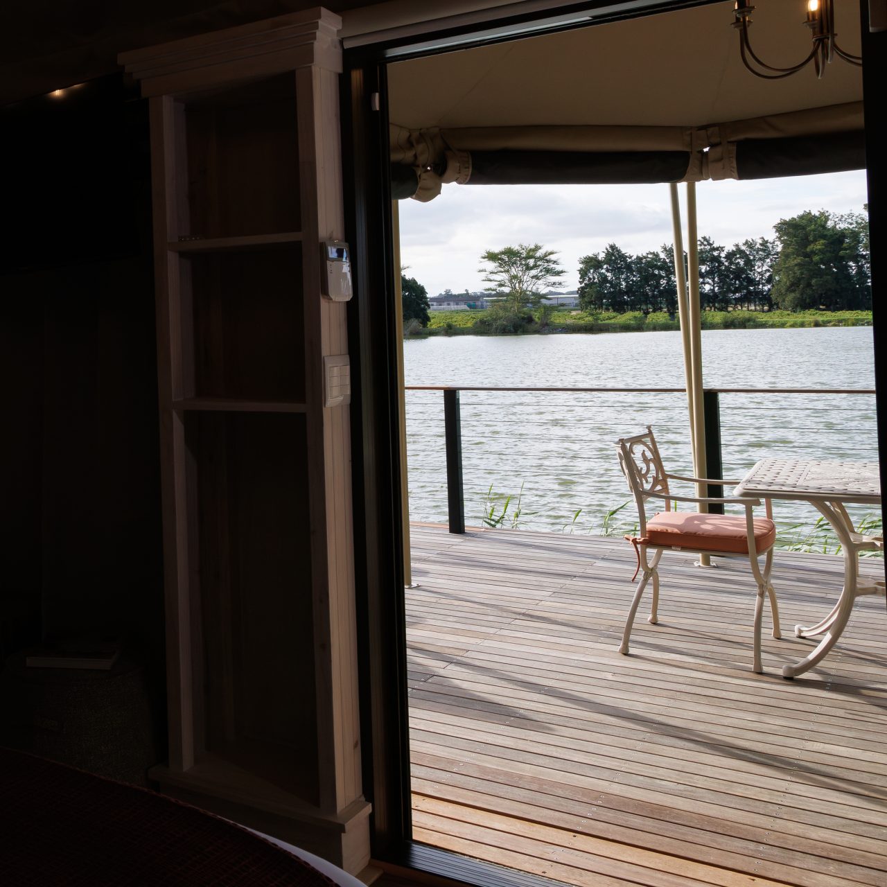 Lakeside Glamping Chardonnay (5)