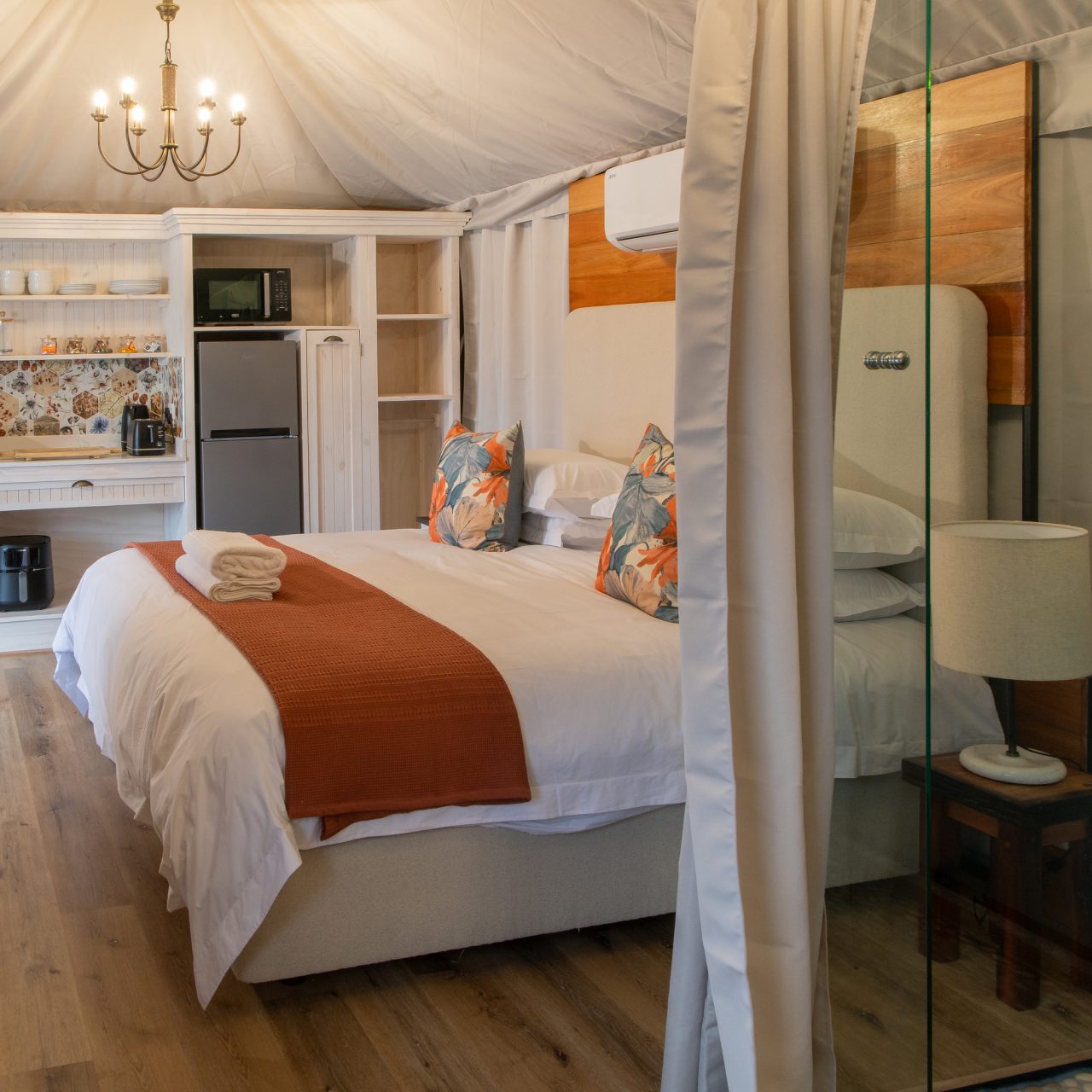 Book Your Stay | Lakeside Glamping Chardonnay