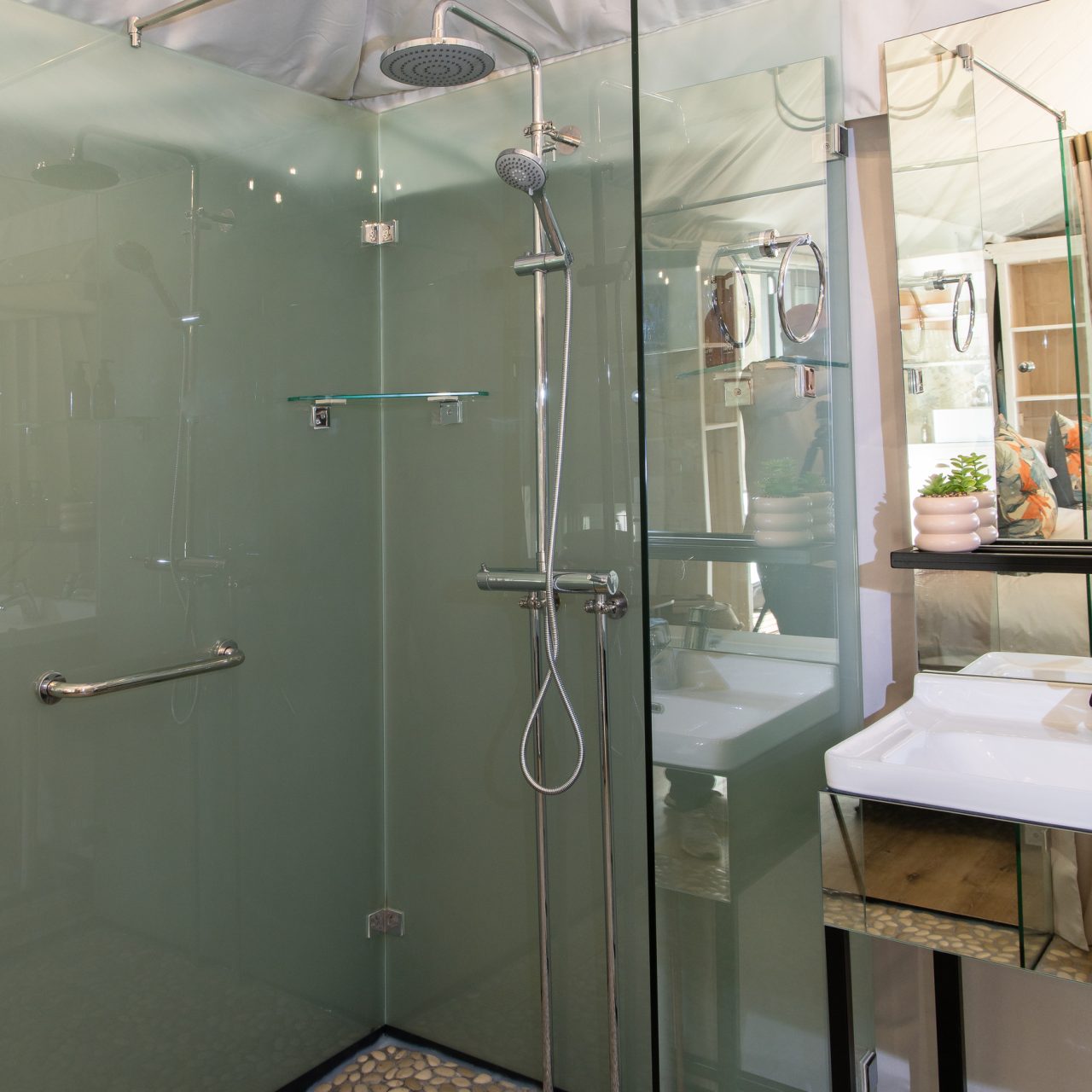 Lakeside Glamping Chardonnay (6)