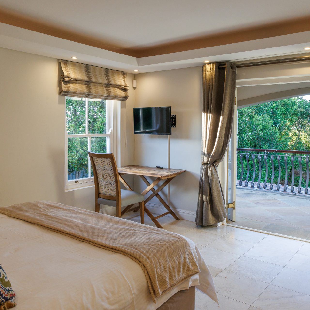 Luxury Two Bedroom Signature Apartment (5)