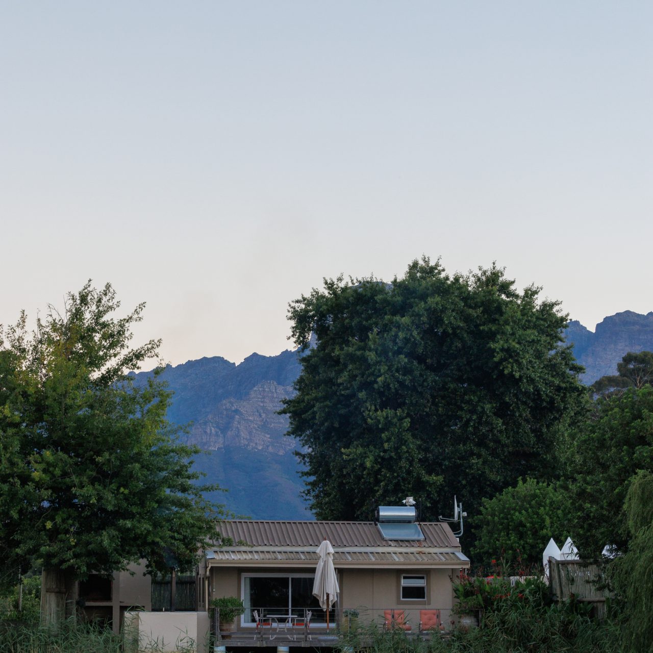 Tranquil Lakeside Cottage