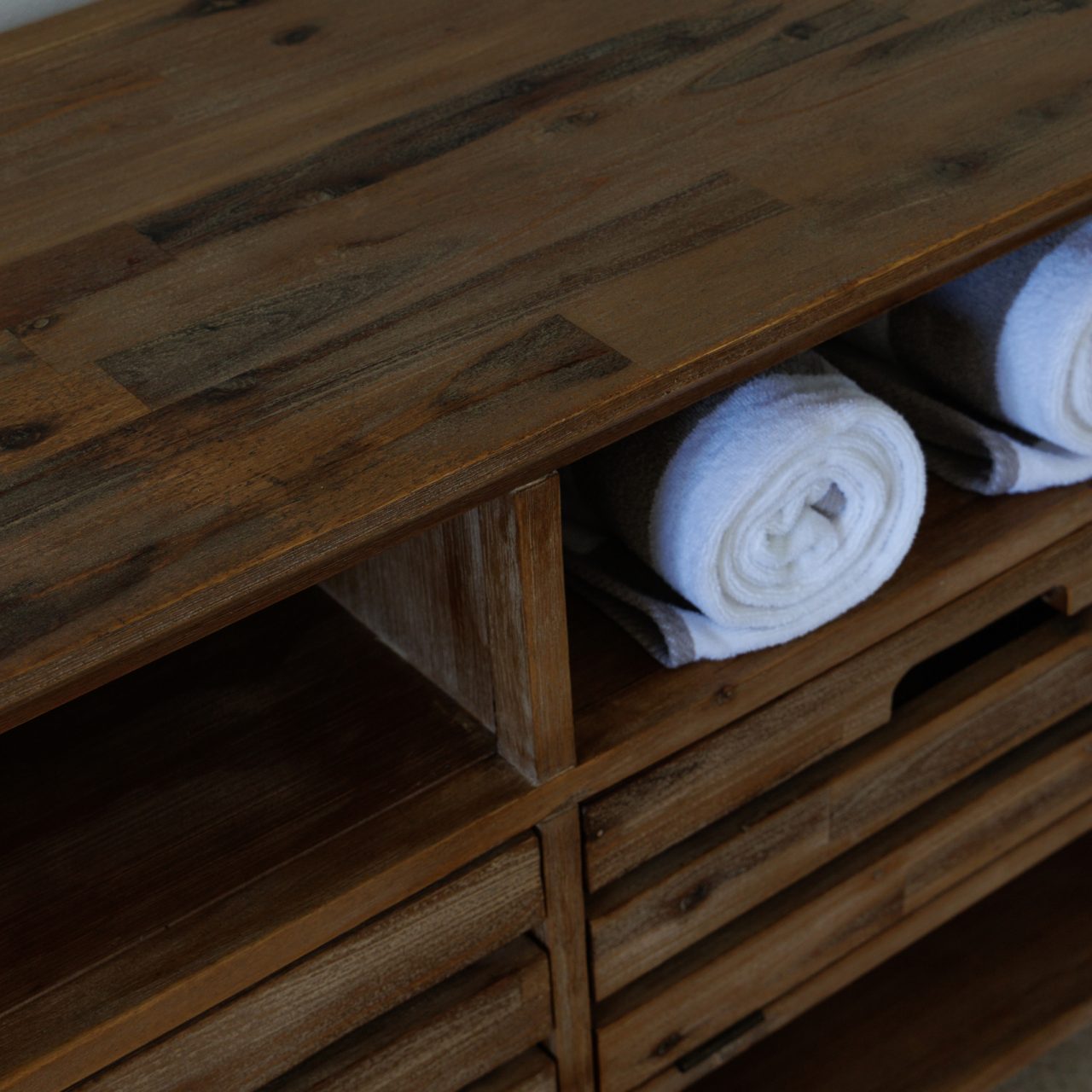 Tranquil Lakeside Cottage (6)