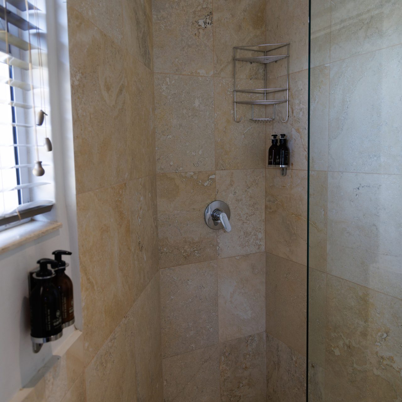 Tranquil Lakeside Cottage