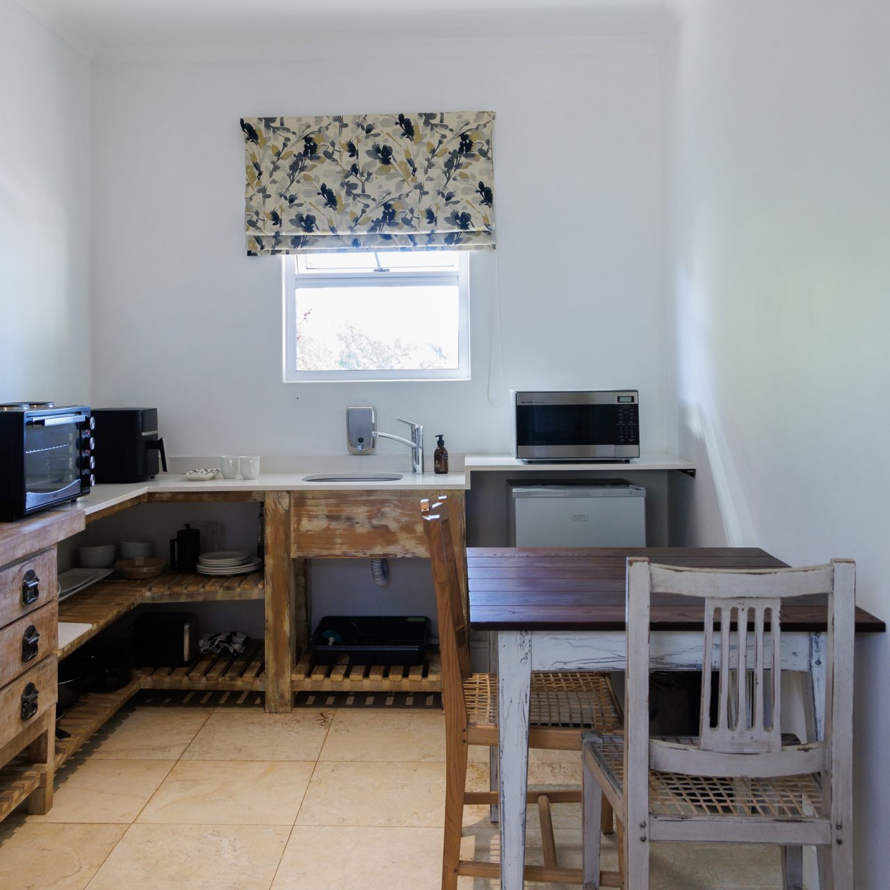 Tranquil Lakeside Cottage (9)